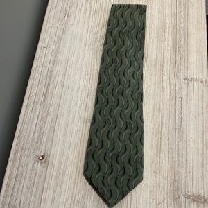 Bill Blass 100% Silk Tie - Green with design